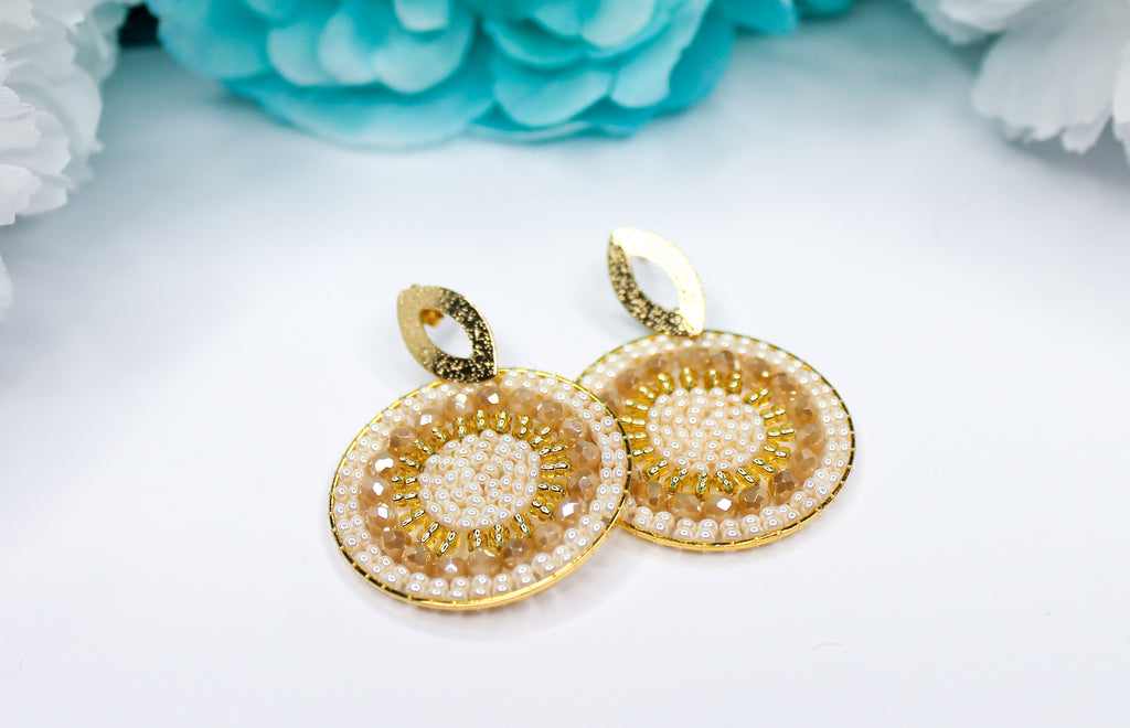 Gold and pearl earrings 