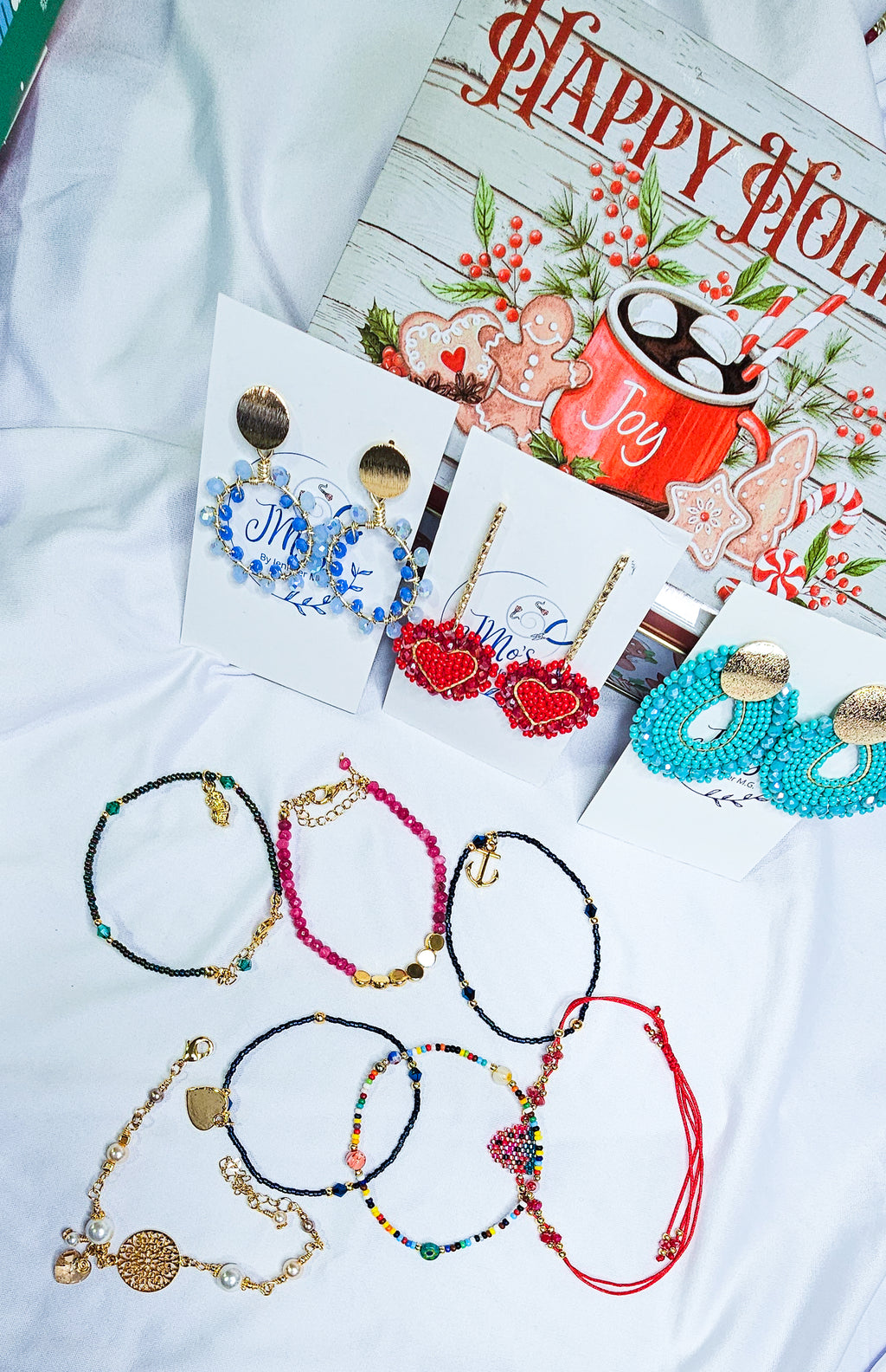 Jewelry set including earrings and bracelets for the holidays