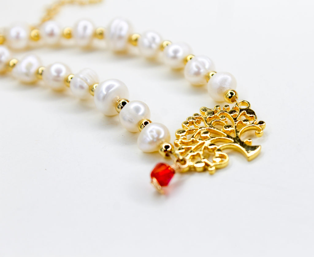 Pearl bracelet with tree of life charm