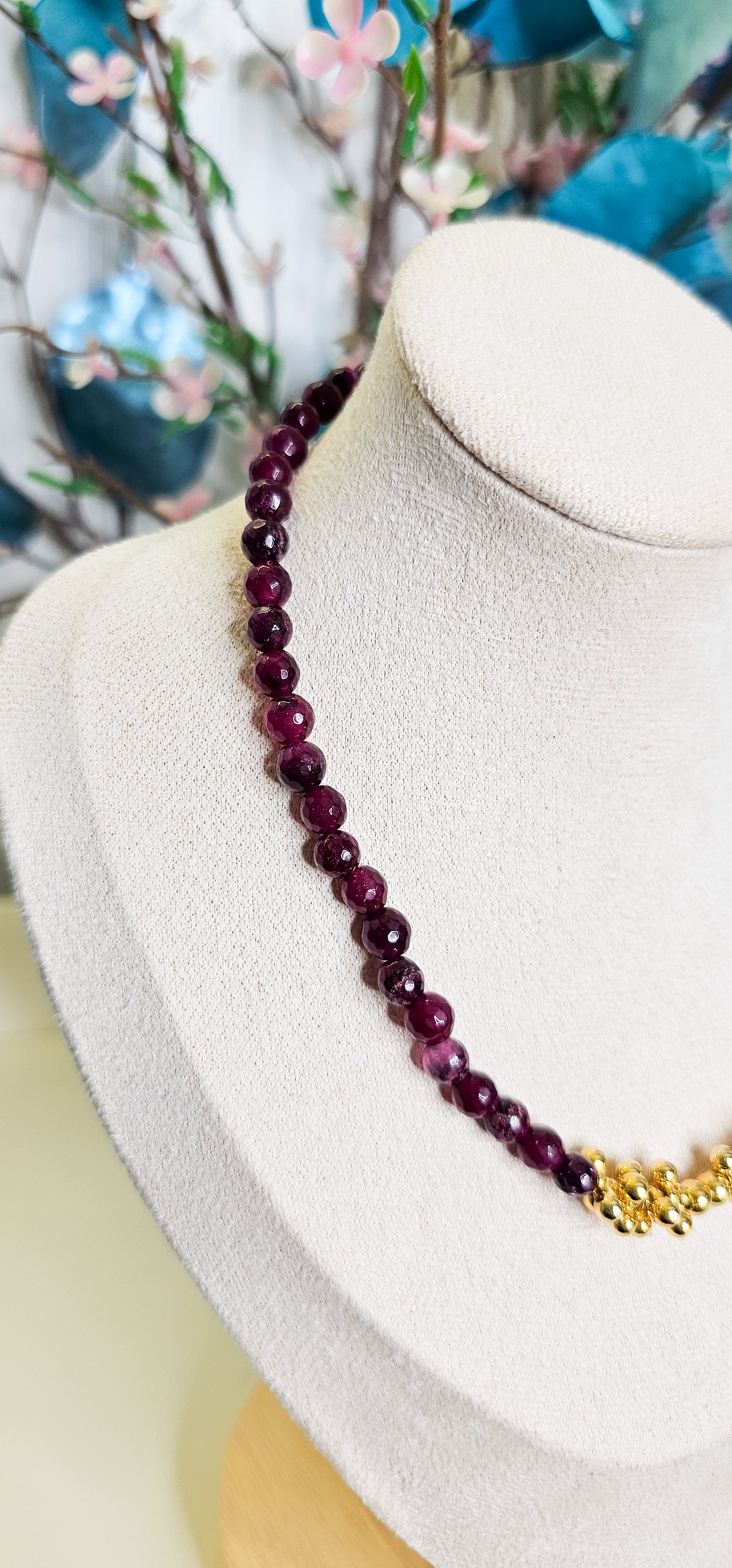 Garnet necklace with gold clasp 