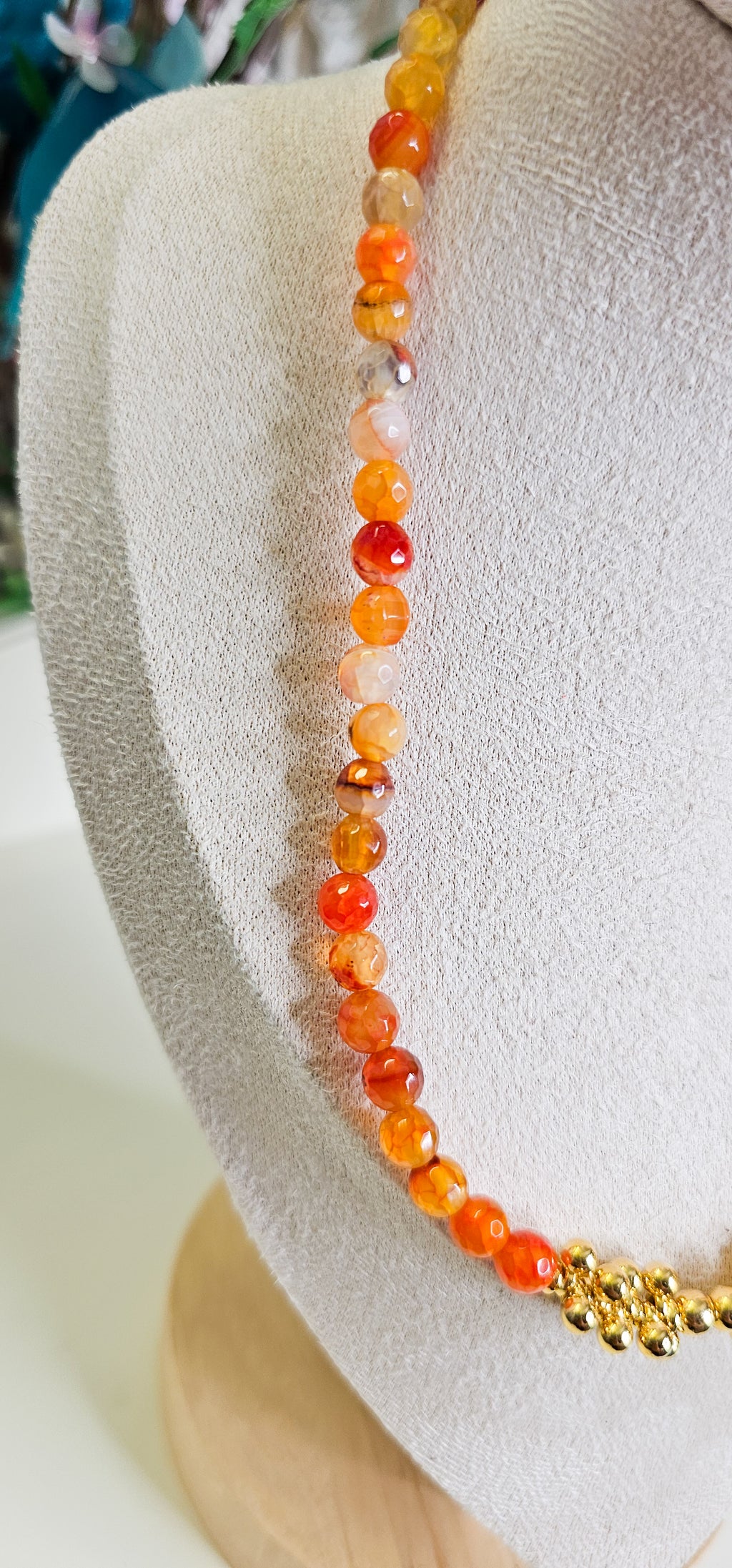 Necklace with orange beads 